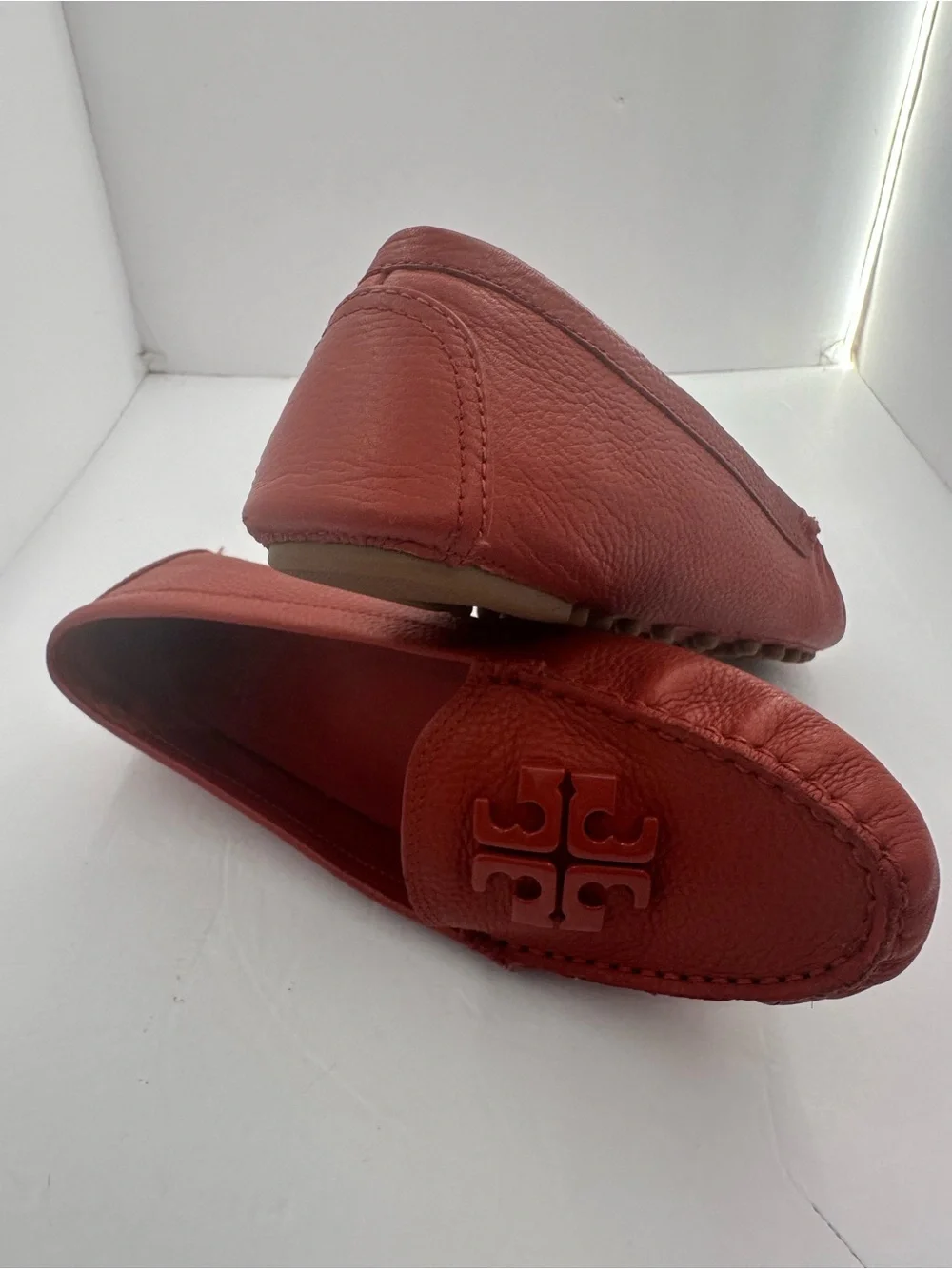 Tory Burch - Rust Orange Size 7 Pebbled Leather Logo Moccasins